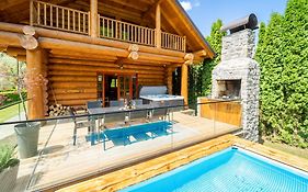 Log House The River Pearl